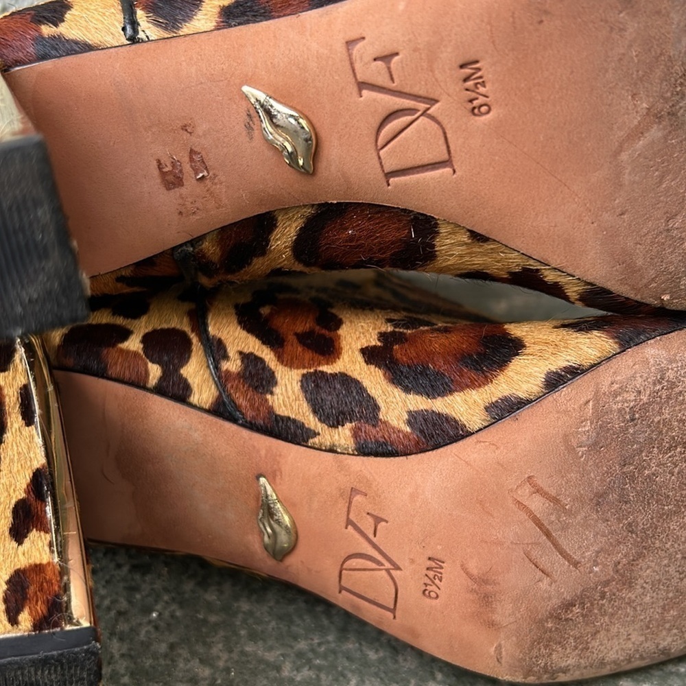 Dianne Von Furstenberg Glenda Leopard Calf Hair Heeled Booties Sz 6.5 - Picture 10 of 10